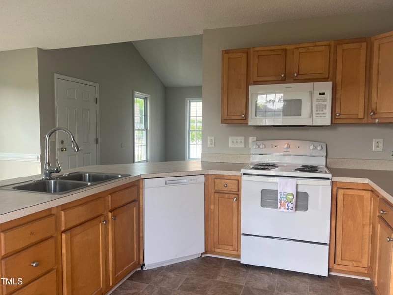 12 Linsey Ct, Lillington, NC 27546