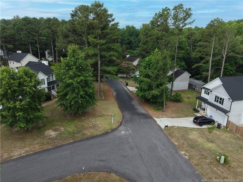 12 Stonecliff Ln, Sanford, NC 27332