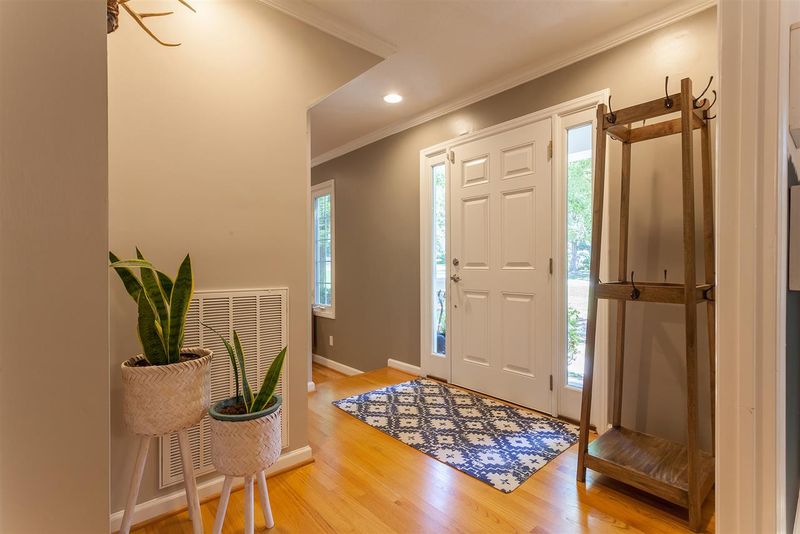 12 Trappers Ct, Durham, NC 27712