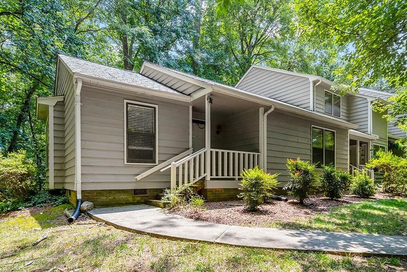 120 Abbots Glen Ct, Cary, NC 27511
