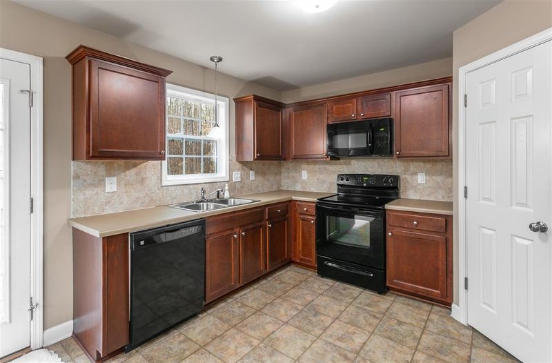 120 Apple Ct, Clayton, NC 27527
