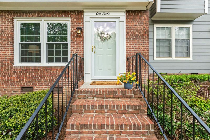120 Barbary Ct, Cary, NC 27511