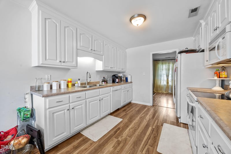 120 Blackthorne Ct, Clayton, NC 27520