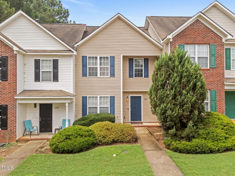 120 Blackthorne Ct, Clayton, NC 27520