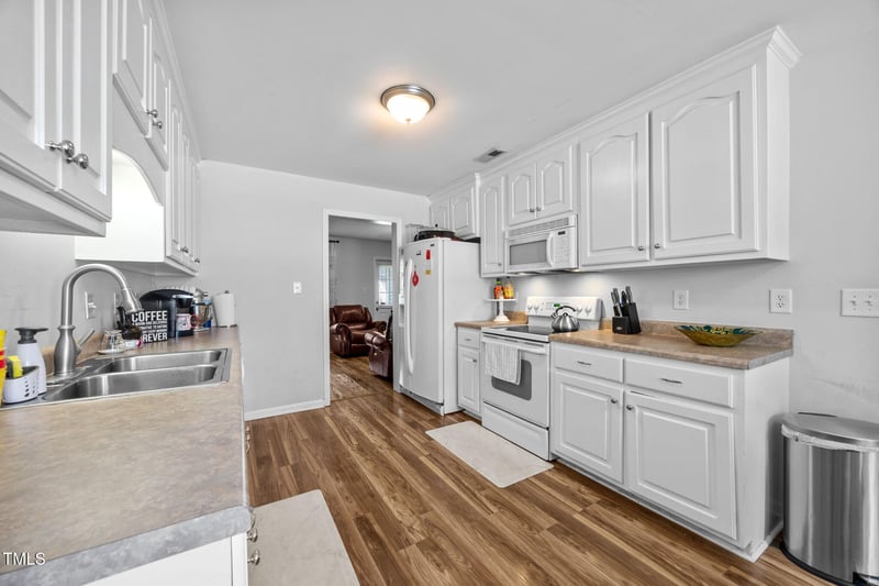 120 Blackthorne Ct, Clayton, NC 27520