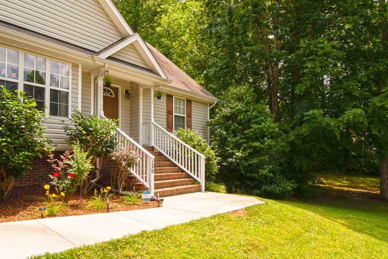 120 Broken Lance Dr, Youngsville, NC 27596