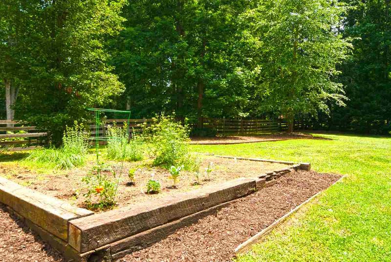 120 Broken Lance Dr, Youngsville, NC 27596