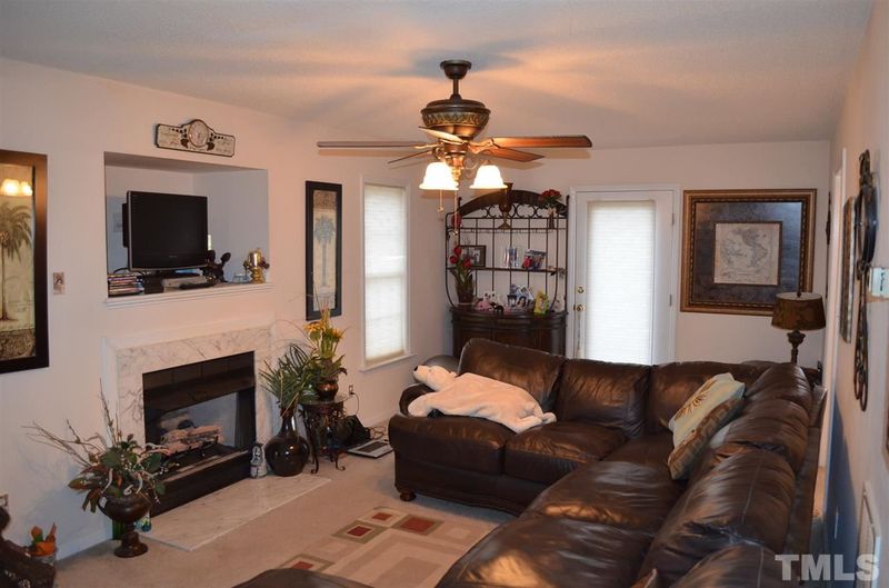 120 Churchill Downs Dr, Clayton, NC 27520