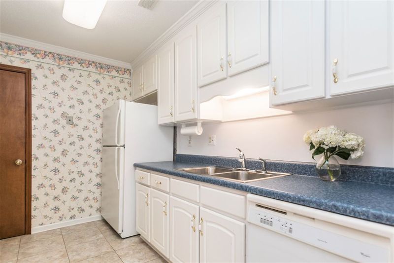 120 Clancy Cir, Cary, NC 27511