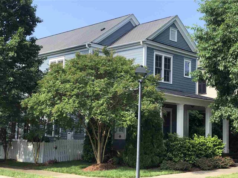120 Della St, Chapel Hill, NC 27516