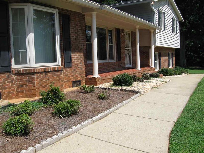 120 Dumont Dr, Hillsborough, NC 27278
