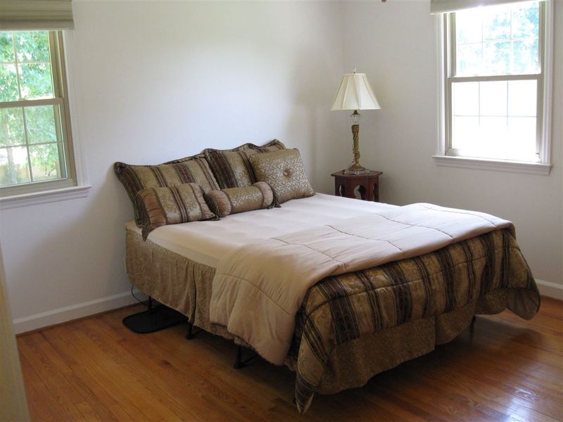 120 Dumont Dr, Hillsborough, NC 27278