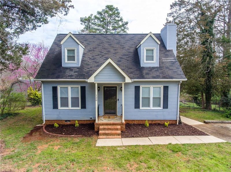 120 Edinborough Dr, Mebane, NC 27302