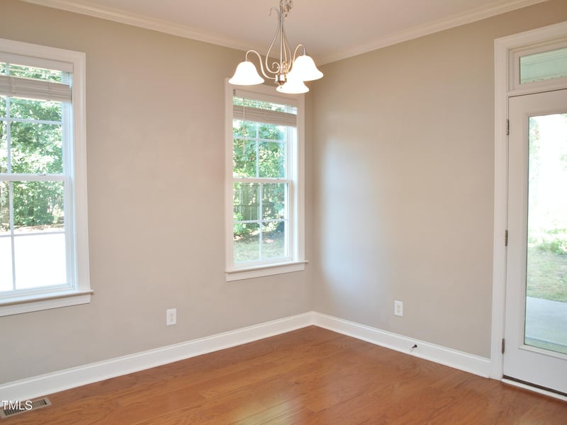120 Glen Oaks Dr, Youngsville, NC 27596