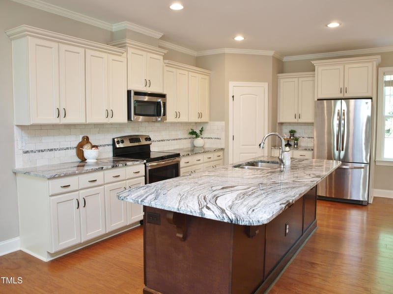 120 Glen Oaks Dr, Youngsville, NC 27596
