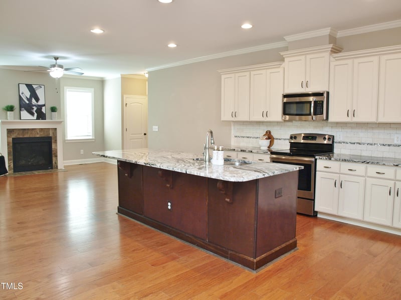 120 Glen Oaks Dr, Youngsville, NC 27596