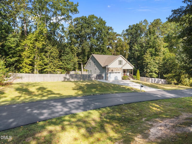 120 Glen Oaks Dr, Youngsville, NC 27596