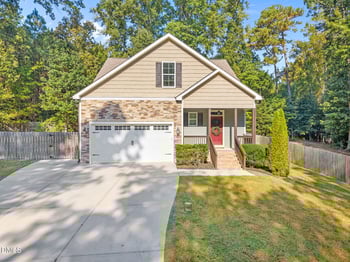 120 Glen Oaks Dr, Youngsville, NC 27596