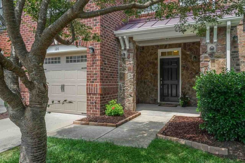 120 Longchamp Ln, Cary, NC 27519