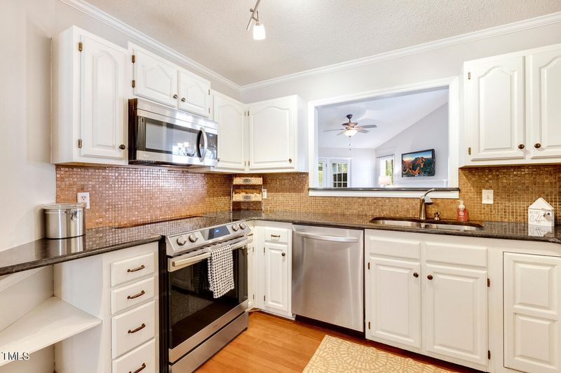 120 Pickett Ln, Cary, NC 27511