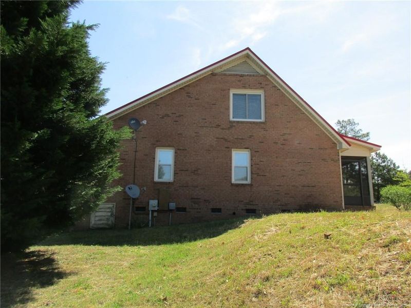 120 Robin Hill Rd, Sanford, NC 27332