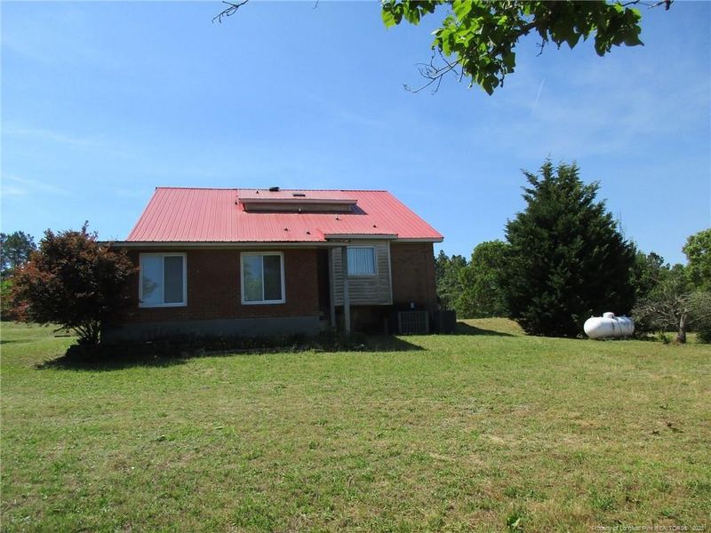 120 Robin Hill Rd, Sanford, NC 27332