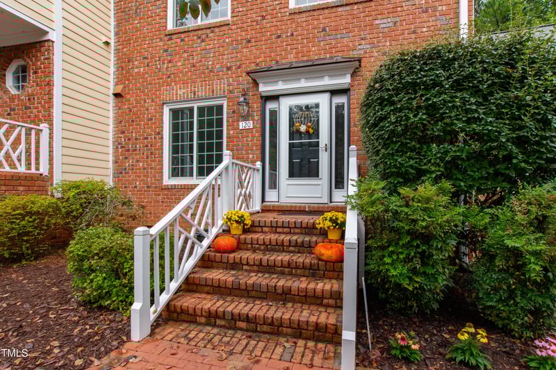 120 Rosewall Ln, Cary, NC 27511