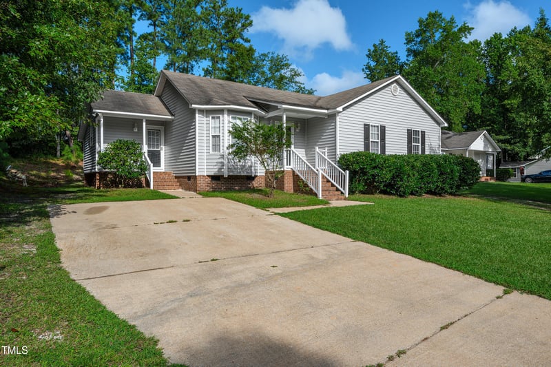 120 Ses Dr, Clayton, NC 27520