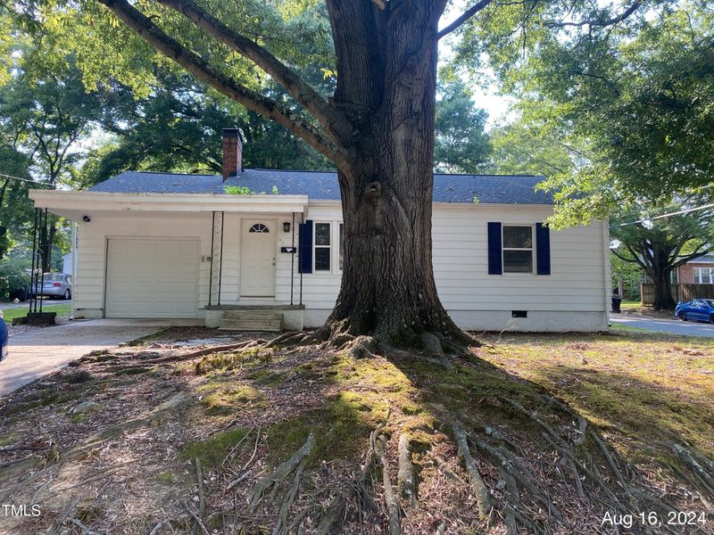 120 N St John St, Burlington, NC 27217