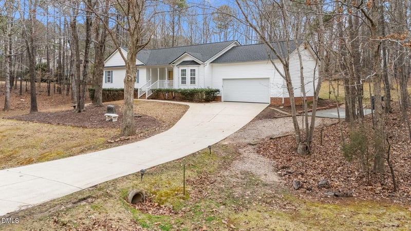 120 Woodcroft Dr, Youngsville, NC 27596