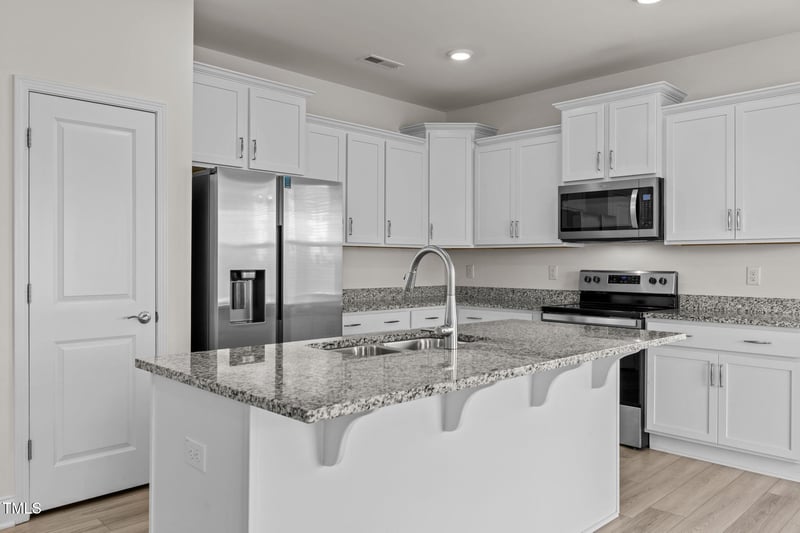 1200 Sidney Creek Dr, Zebulon, NC 27597