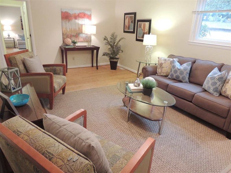 1201 Cypress Rd, Chapel Hill, NC 27517
