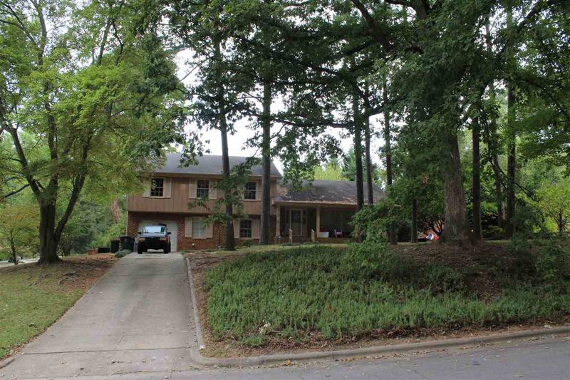1201 Indian Trail Dr, Raleigh, NC 27609