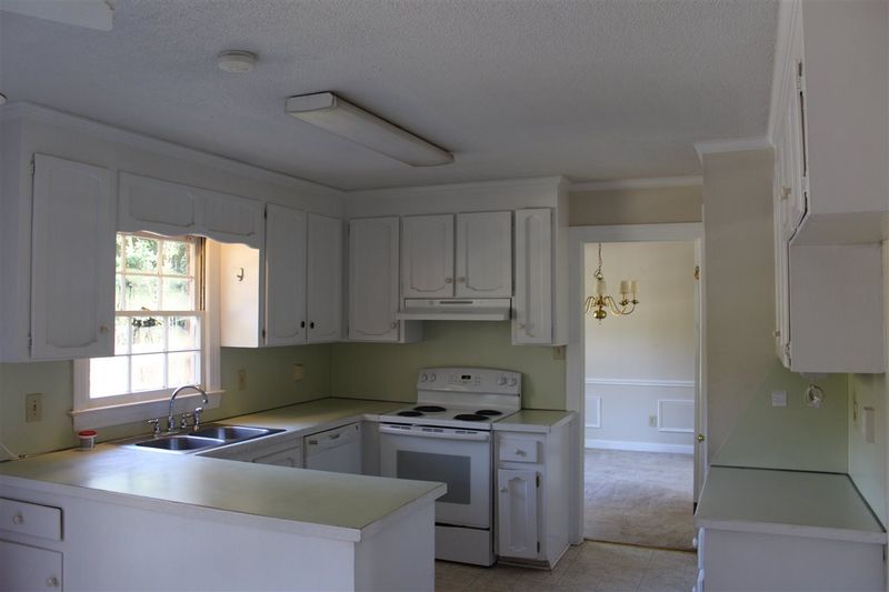 1201 Indian Trail Dr, Raleigh, NC 27609