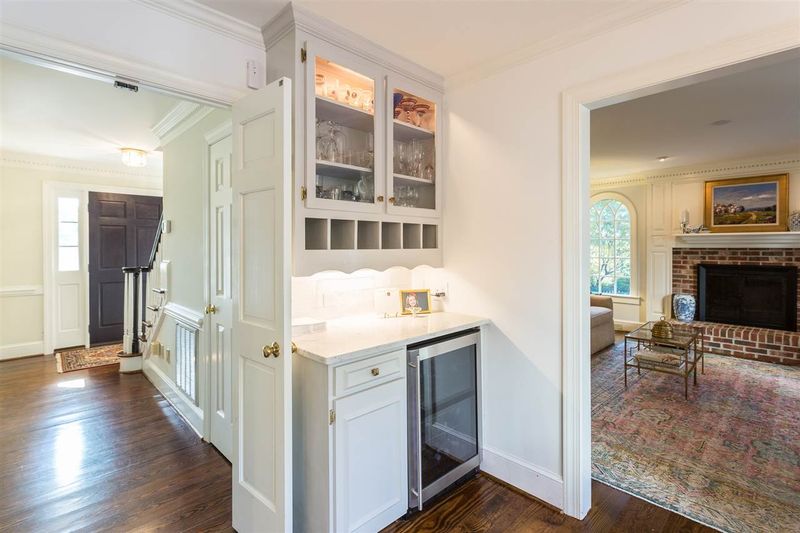 1201 Meadow Hill Pl, Raleigh, NC 27609