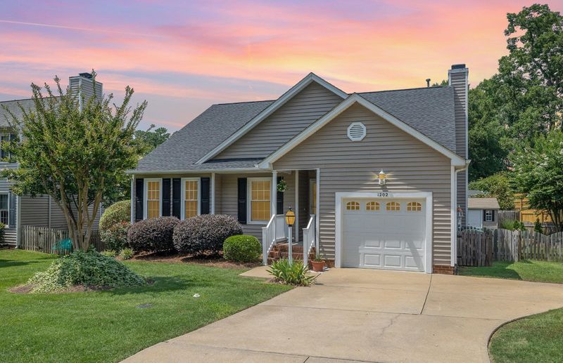 1202 Brittany Point Ct, Apex, NC 27502