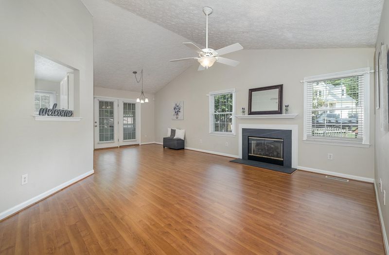 1202 Brittany Point Ct, Apex, NC 27502