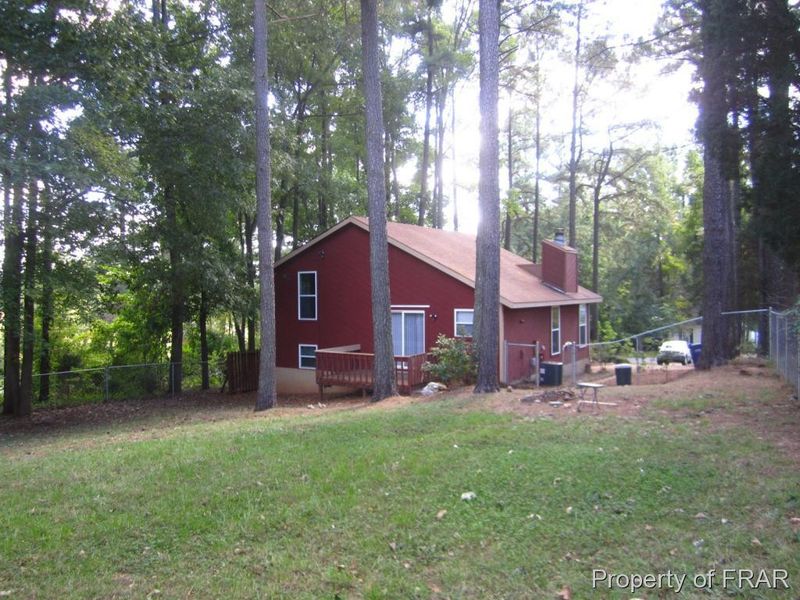 1202 Cedarhurst Dr, Sanford, NC 27332