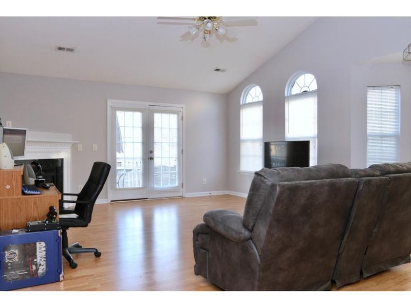 1202 Fieldstone Dr, Mebane, NC 27302