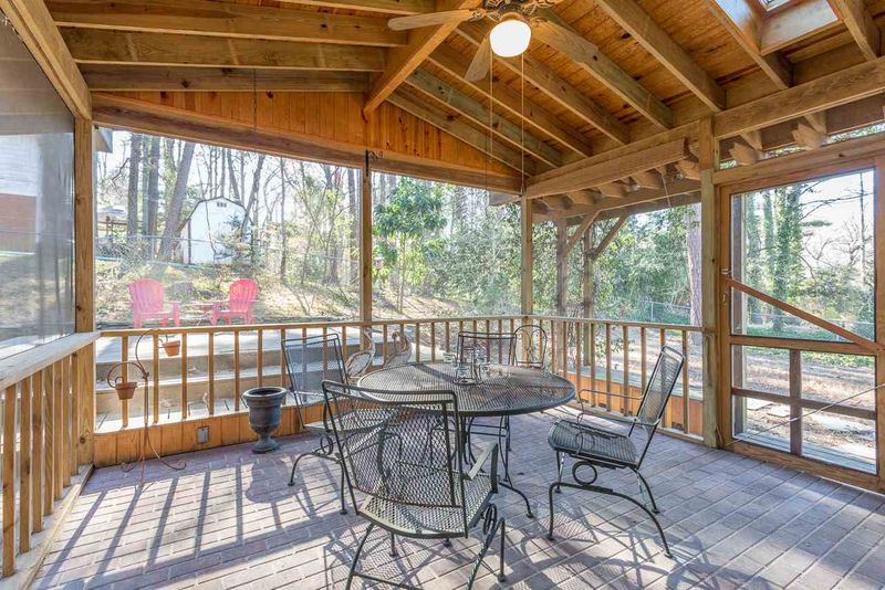 1202 Leclair St, Chapel Hill, NC 27517