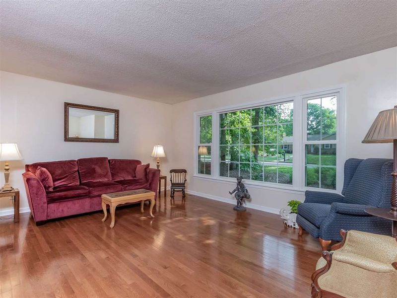 1202 Seabrook Ave, Cary, NC 27511