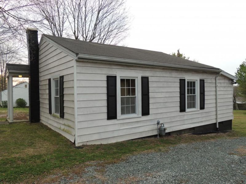 1202 Sharpe Rd, Burlington, NC 27217