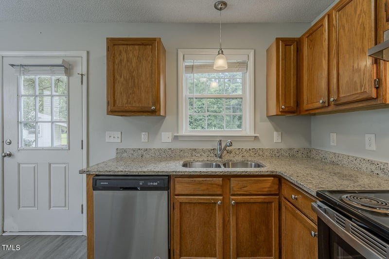 1202 Sumac Cir, Zebulon, NC 27597