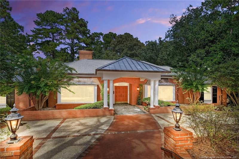 1203 Longleaf Dr, Fayetteville, NC 28305