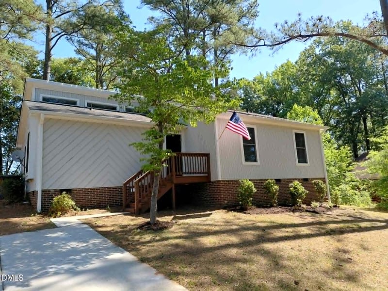 1204 Cedarhurst Dr, Sanford, NC 27332