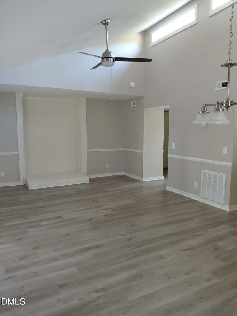 1204 Cedarhurst Dr, Sanford, NC 27332