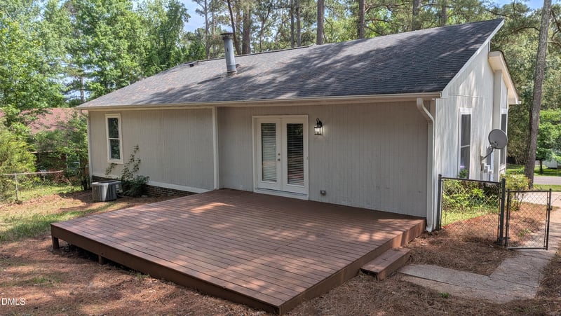 1204 Cedarhurst Dr, Sanford, NC 27332