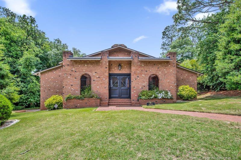 1204 Longleaf Dr, Fayetteville, NC 28305