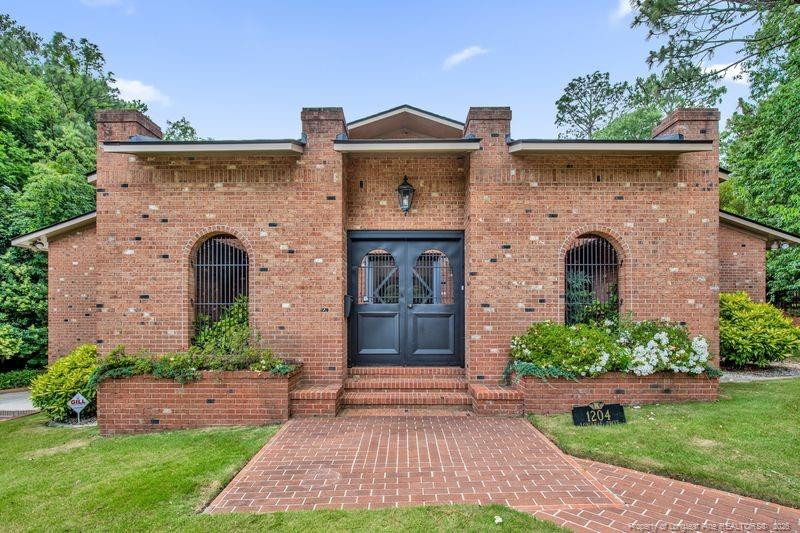 1204 Longleaf Dr, Fayetteville, NC 28305