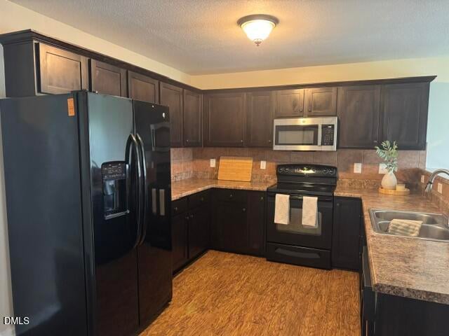1204 Piper Ct, Hope Mills, NC 28348